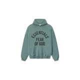 Hoodie Fear of God Essentials Campus 90s de color verde, con capucha y estampado frontal con la inscripción "Essentials Fear of God".