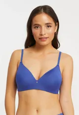 Soutien gris lila de microfibra ultrasuave, con copas soft moldeadas, breteles convertibles y laterales dobles con varillas internas para mayor soporte.