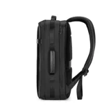 Mochila negra de poliéster y cuero, con asas reforzadas, compartimento para laptop de hasta 17 pulgadas, bolsillo trasero oculto y cinturón para valija. Marca Baleine, modelo Bedford.