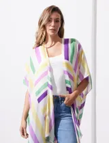 Kimono tejido con estampado de líneas en tonos pastel, mangas amplias estilo japonés y terminación con borlas.