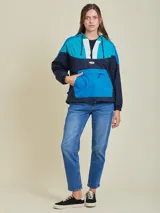 Pantalón de jean azul de corte recto.