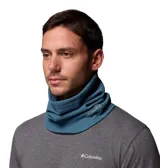 Cuello térmico de polar en color azul petróleo, con tecnología reflectante Omni-Heat y logo de la marca bordado en color blanco.