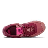 Championes New Balance 574 de dama, color rosa y bordó, confeccionados en gamuza y tela, con logo "N" característico en los laterales y entresuela ENCAP.