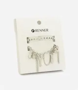 Kit de dos pulseras rígidas de metal plateado, una decorada con incrustaciones de strass y otra con múltiples cadenas colgantes y dijes.