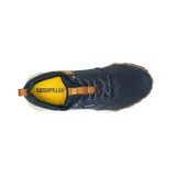 Championes Caterpillar modelo Hex Ready Low WP, color azul marino con detalles en marrón y suela en tono arena y marrón. Diseño impermeable con cordones, confeccionado en cuero de grano completo y materiales reciclados, con entresuela de EVA para mayor amortiguación.
