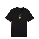 Remera de algodón negra con cuello redondo y mangas cortas. Presenta el logo de la marca Puma y el escudo del Club Atlético Peñarol estampados en el centro del pecho.
