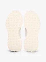 Zapatillas de estilo runner Tommy Jeans Cleated Runner Suede Mix, en color blanco y gris con suela track. Confeccionadas con una combinación de textil, gamuza y material sintético.