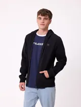 Canguro azul marino con capucha, cierre frontal, bolsillos tipo canguro y logo de la marca en el pecho.