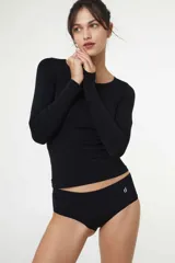 Culotte negro de microfibra sin costuras, tiro bajo.