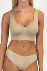 Soutien reductor color beige con breteles anchos y espalda deportiva.