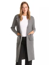 Chaqueta larga de tejido de punto con estampado de zigzag en blanco y negro. Presenta cuello con solapa de muesca, manga larga y dos bolsillos frontales aplicados.