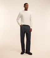 Suéter masculino de cuello redondo y manga larga, confeccionado en malla de viscosa y poliamida con textura de cuadros grid.