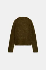 Jersey básico de punto con mezcla de lana y alpaca, de cuello redondo y manga larga.