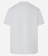 Remera de manga corta y cuello redondo, confeccionada en algodón peruano de alta calidad. Presenta un diseño liso y corte cómodo, ideal para uso diario.