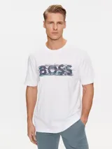 Remera blanca de algodón de corte clásico con logo 'BOSS' estampado en el pecho con diseño abstracto en tonos azules y violetas.