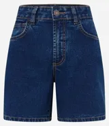 Short de jean azul oscuro, de tiro medio, con trabillas, bolsillos delanteros y traseros, cierre con botón y cremallera, y costuras contrastantes.