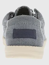 Zapato tipo alpargata de tejido textil gris con cordones decorativos y suela de EVA color crema. Diseño ligero y flexible con tecnología ZeroG.