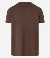 Remera básica de corte regular para hombre, color verde militar, con mangas cortas y cuello redondo.