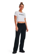 Pantalón de jogging Under Armour color negro, confeccionado en mezcla de algodón y poliéster con interior de forro polar ultrasuave. Cuenta con cintura elástica con cordón ajustable y bolsillos laterales abiertos.