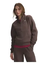 Buzo Under Armour de cuello alto con media cremallera y bolsillo tipo canguro, confeccionado en mezcla de algodón y poliéster en color marrón.