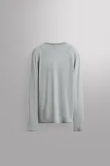 Camiseta térmica de manga larga color bordó, confeccionada en tejido elástico con lana, transpirable y termorreguladora. Presenta cuello redondo y es de la marca Zara Athleticz.