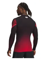 Remera térmica de manga larga Under Armour, modelo HeatGear, con ajuste de compresión. Presenta un diseño degradado en color negro y rojo, con cuello redondo y logo de la marca estampado en el pecho.