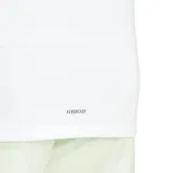Remera de entrenamiento Adidas de manga corta, color blanco, con ajuste ceñido y logo de tres barras negras en el pecho. El cuello tiene una cinta interior con la inscripción "TRAINING".