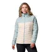 Campera técnica Columbia modelo Powder Pass con tecnología Omni-Shield resistente al agua y aislamiento térmico Thermarator. Presenta un diseño de bloques de color en tonos celeste y beige, con cierre frontal completo, cuello alto con protección para la barbilla y bolsillos laterales con cremallera.