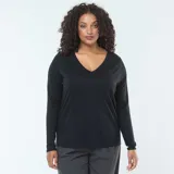 Camiseta de punto negra con cuello en V y mangas largas, de corte recto y holgado.