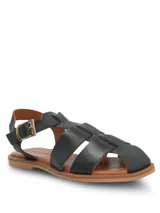 Sandalias tipo gladiador de cuero negro con diseño de tiras anchas entrecruzadas, cierre con hebilla lateral y suela plana color suela.