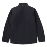 Chaqueta negra con capucha extraíble y ajustable, confeccionada con tecnología Storm Blocker+ para protección contra agua y viento. Cuenta con cierre frontal completo, bolsillos laterales y en el pecho con cremalleras impermeables, y logo de la marca en contraste amarillo.