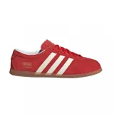 Championes Adidas Gazelle Lo Pro de gamuza en color rojo con las icónicas tres rayas laterales en color blanco y suela de goma color caramelo.