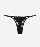 Bombacha colaless tipo string de tul negro con transparencias y bordado floral. Presenta laterales finos regulables con herrajes metálicos dorados.