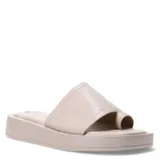 Sandalias tipo chinela de plataforma color beige claro, con una tira ancha frontal que incluye un separador para el dedo gordo.