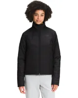 Campera negra con cierre frontal y cuello alto. Cuenta con bolsillos laterales con cierre y logo de la marca bordado en el pecho.