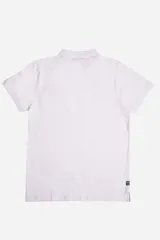 Remera polo clásica color rosado, con bolsillo frontal y calce regular.