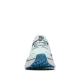 Championes de trail running Columbia modelo Konos Trillium, color azul claro con detalles en gris oscuro y blanco. Presentan suela con tecnología Adapt Trax para alta tracción, entresuela Techlite+ para amortiguación reactiva y sistema Navic Fit para mayor estabilidad en el talón.