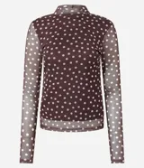 Blusa de manga larga ajustada al cuerpo, confeccionada en tul marrón con estampado de lunares blancos. Presenta cuello redondo y un cárdigan negro cruzado sobre los hombros.