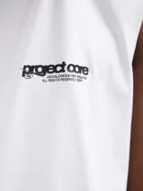 Musculosa blanca de algodón con cuello redondo y corte relajado. Estampa con logo en el pecho.