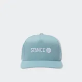 Gorro celeste con logo de la marca Stance bordado en blanco en el frente.