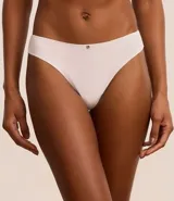 Kit de dos bombachas bikini con hilo doble, confeccionadas en microfibra color blanco y marrón.