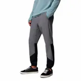 Pantalón Columbia Tech Nylon Omni-Shield gris con inserciones negras en la parte inferior de las piernas, puños elásticos y cintura ajustable.