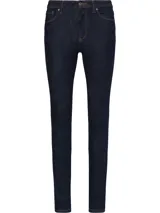Jeans de calce ajustado color azul oscuro, con diseño de cinco bolsillos, cierre de botón y cremallera, detalles distintivos de Tommy Hilfiger y logo sobre el bolsillo posterior.