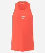 Musculosa deportiva de corte nadador, color naranja, con cuello redondo y estampado frontal con la frase 'CARDIO DAY'.