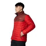 Campera acolchada de hombre con diseño bicolor en tonos rojo y bordó. Cuenta con cierre frontal completo, cuello alto con protección de barbilla, bolsillos laterales con cierre y puños elásticos. Presenta tecnología termorreflectante y aislamiento sintético para mayor retención de calor.