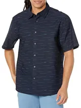 Camisa de manga corta para hombre, color azul marino, con cuello abotonado y estampado de líneas horizontales finas en azul claro.