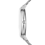 Reloj de pulsera Skagen modelo Signatur con caja de acero inoxidable plateado de 38mm y malla metálica tipo milanesa. Presenta una esfera blanca minimalista con marcadores lineales y puntos, y mecanismo de cuarzo de dos agujas.