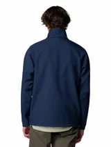 Campera softshell Columbia modelo Ascender, color azul marino, con cuello alto, cierre frontal completo, bolsillos laterales y en el pecho con cierre, y puños ajustables.
