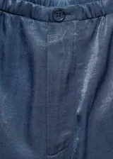 Pantalon de tiro alto con diseño recto y corte crop, confeccionado en tejido satinado fluido.