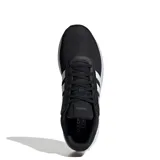 Championes urbanos Adidas modelo Lite Racer 4.0, color negro con las tres tiras laterales en blanco y suela con tecnología Cloudfoam. Confeccionados con materiales textiles ligeros y parte superior con contenido reciclado.